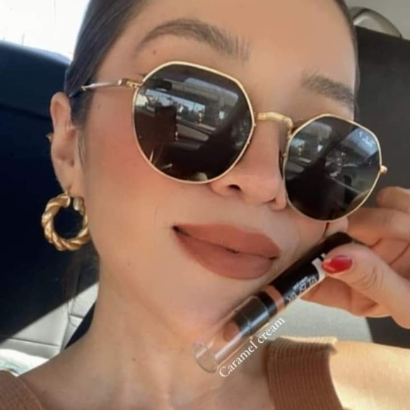 Mary Kay At Play Lip Crayon Lipstick Caramel Cream. - Picture 4 of 5